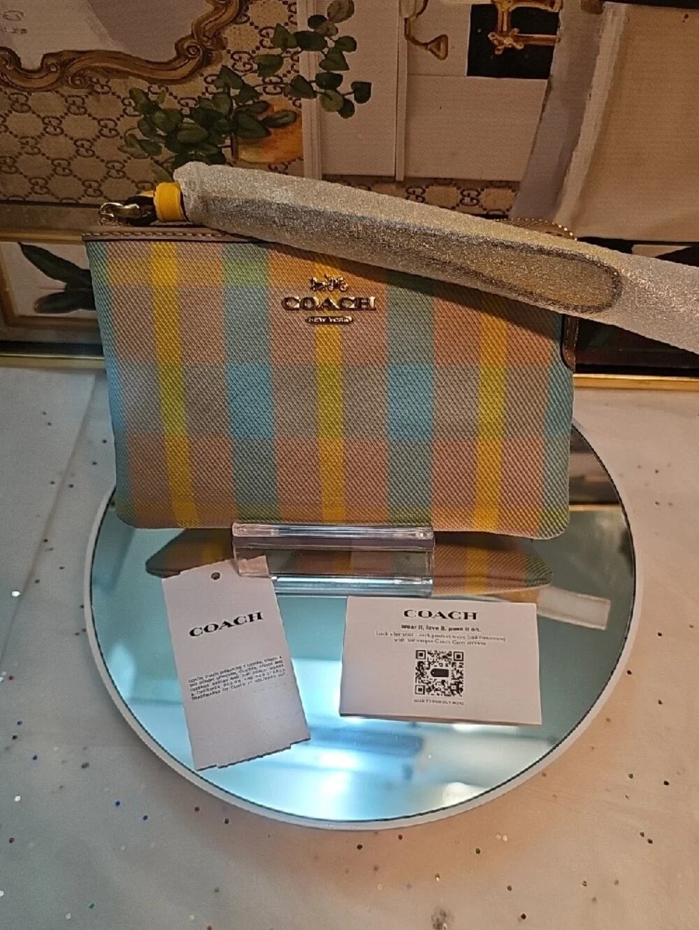 Coach corner zip
